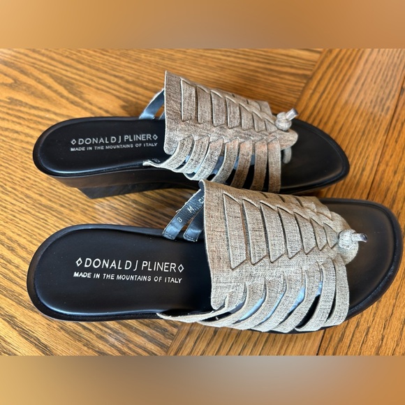 Donald J. Pliner Women's Black and Cream Sandals Size 8 - Picture 2 of 15